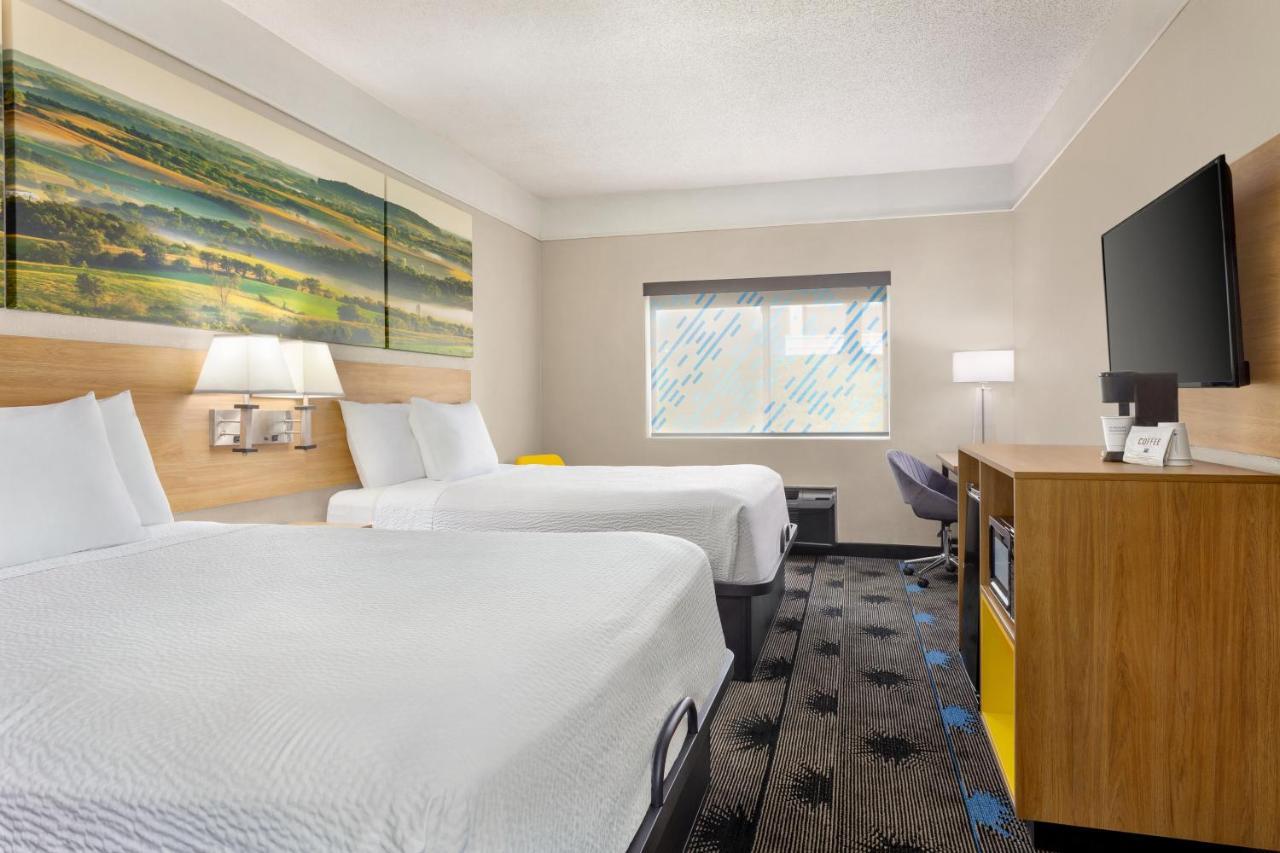 Hotel Days By Wyndham Kansas International Airport Kansas City