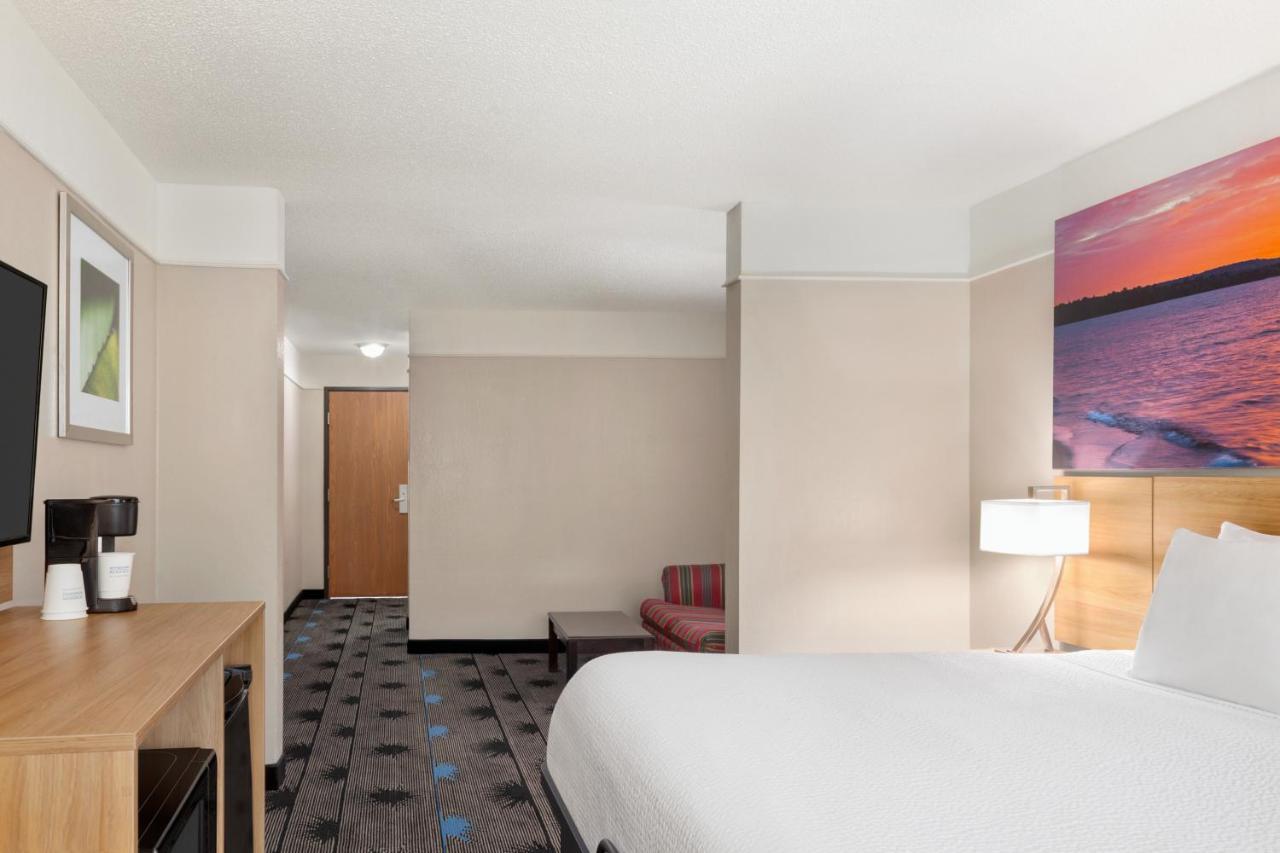 Days By Wyndham Kansas International Airport Hotel Kansas City