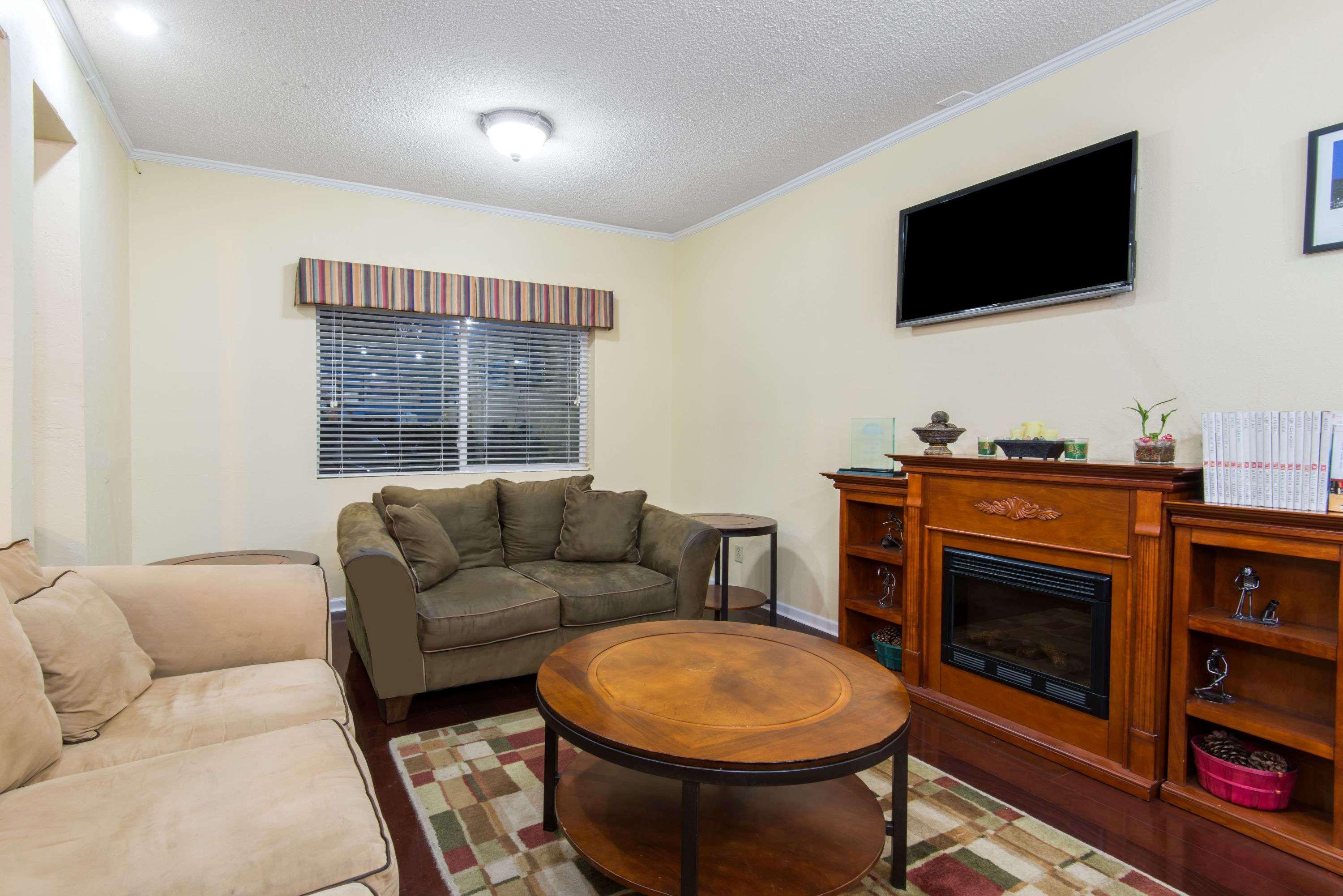 Hotel Days By Wyndham Kansas International Airport Kansas City