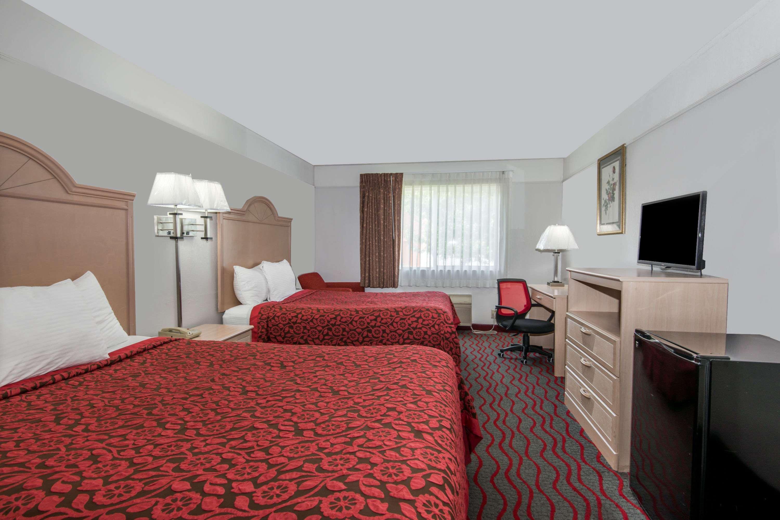 Hotel Days By Wyndham Kansas International Airport 2*