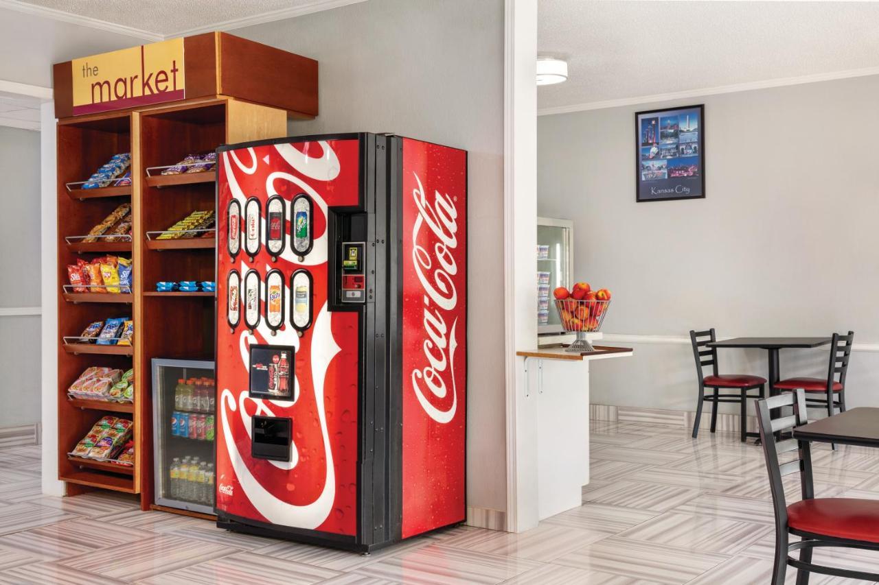 Days By Wyndham Kansas International Airport Hotel