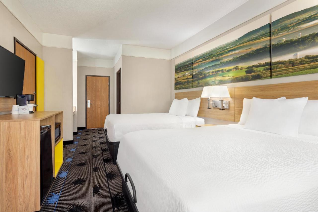 Days By Wyndham Kansas International Airport Hotel