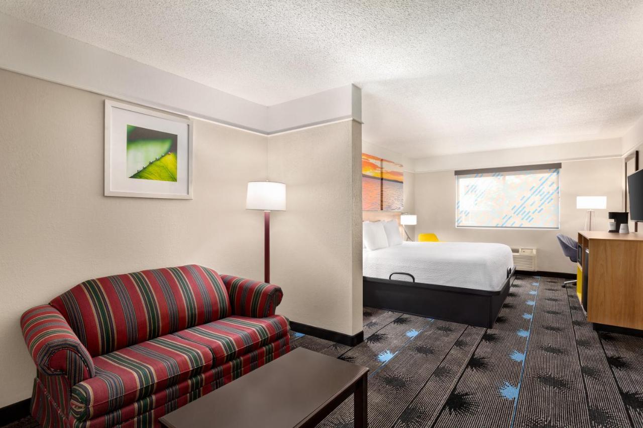Hotel Days By Wyndham Kansas International Airport