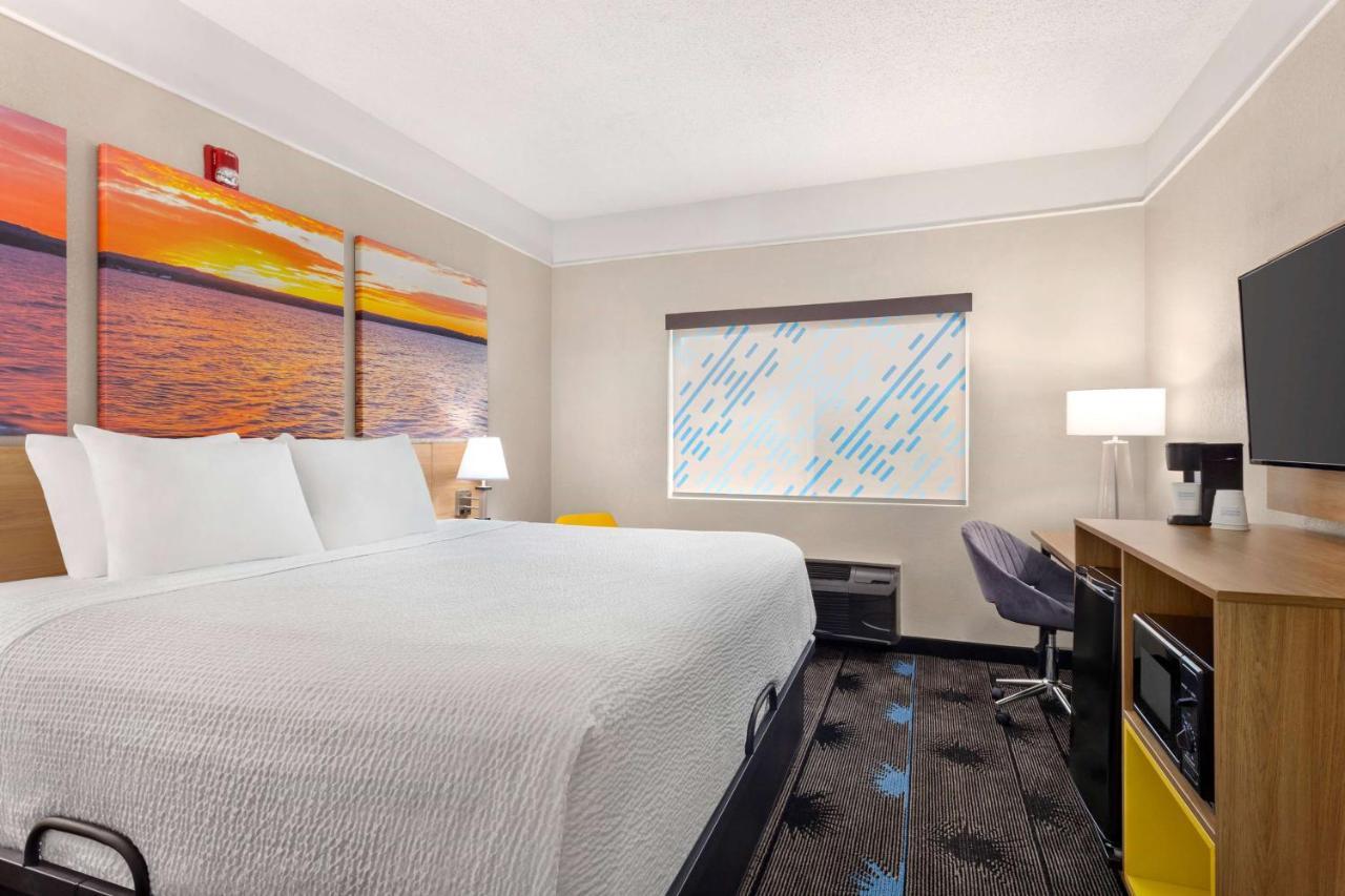 Days By Wyndham Kansas International Airport Hotel Kansas City