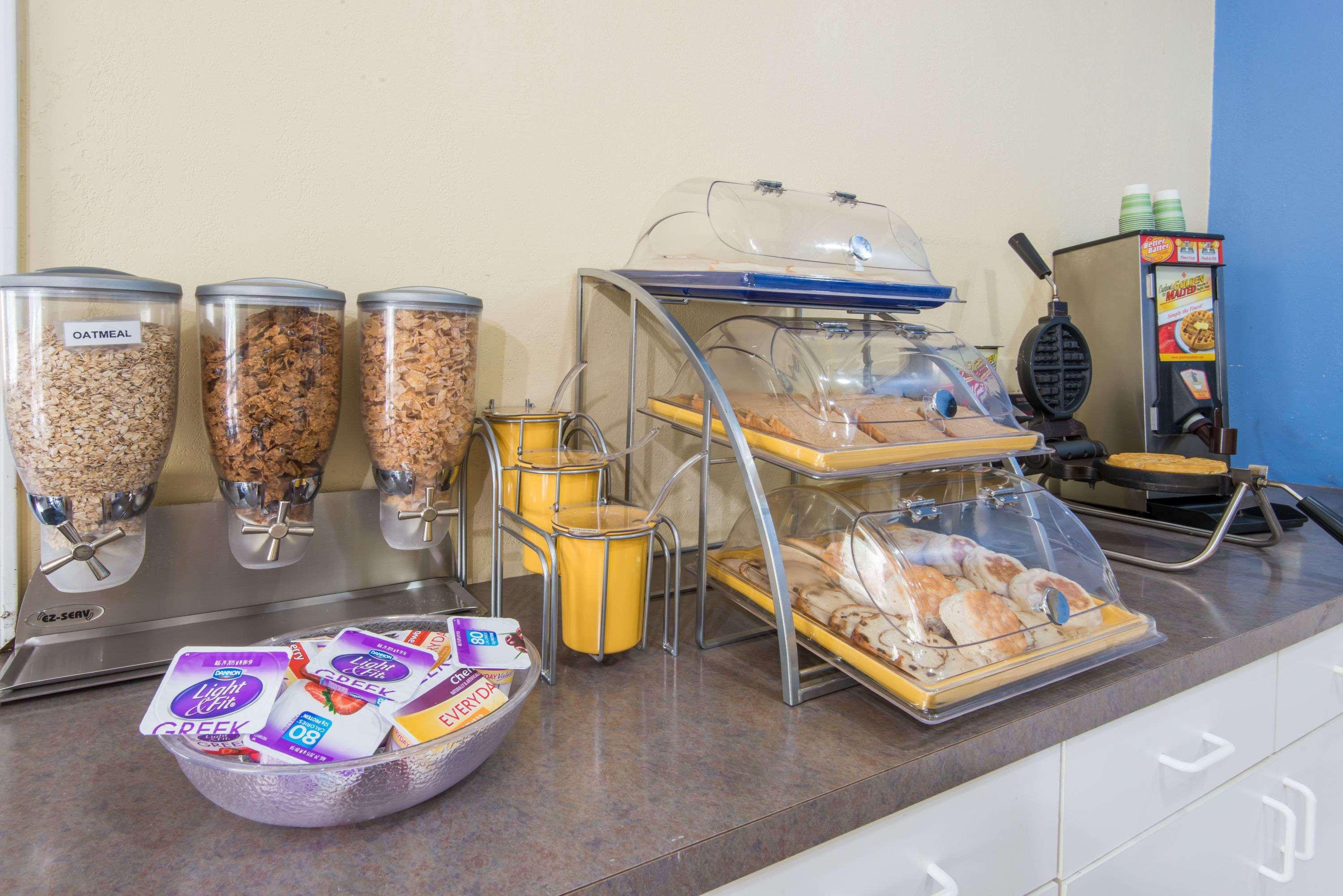 Days By Wyndham Kansas International Airport Hotel 2*