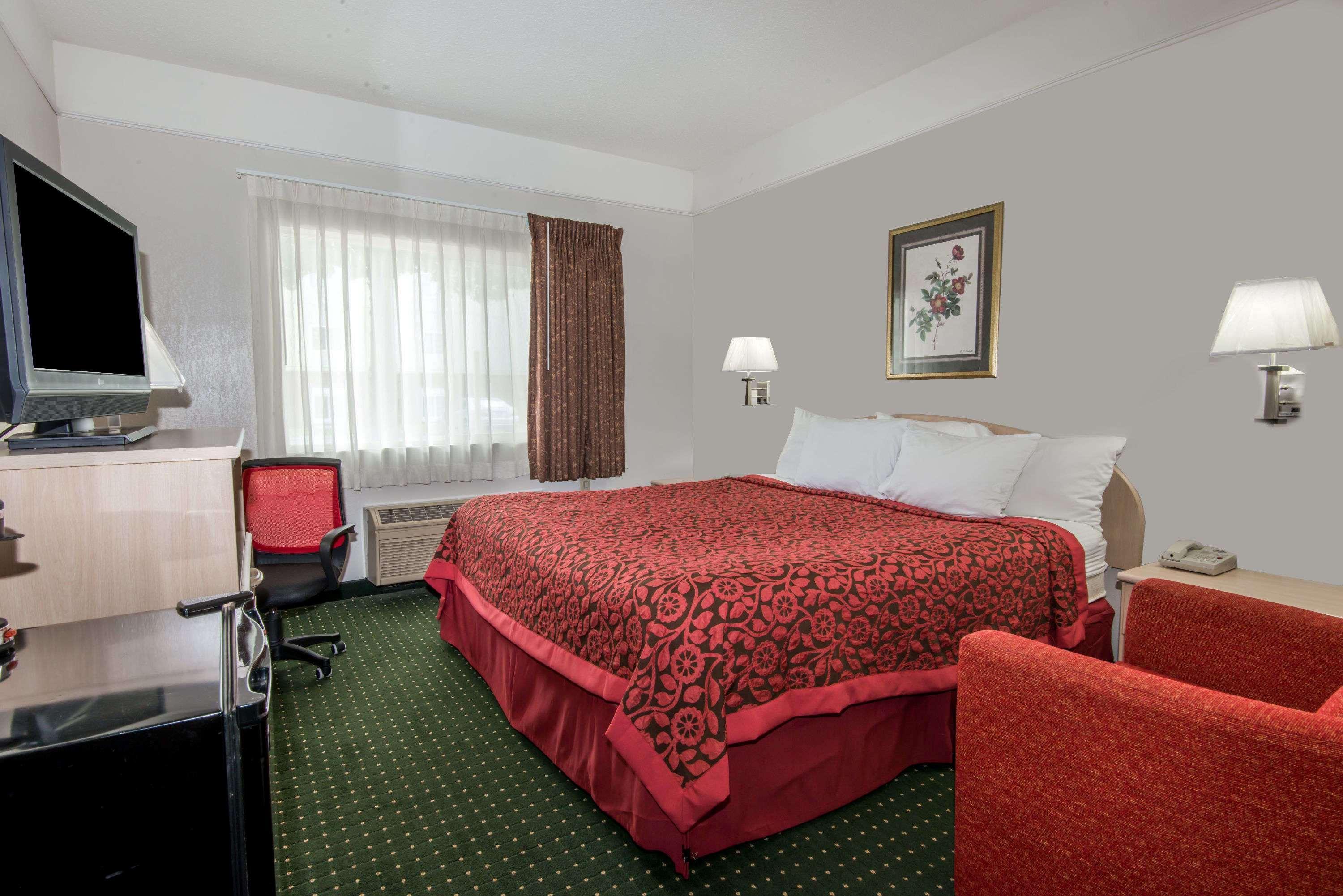 Days By Wyndham Kansas International Airport 2*