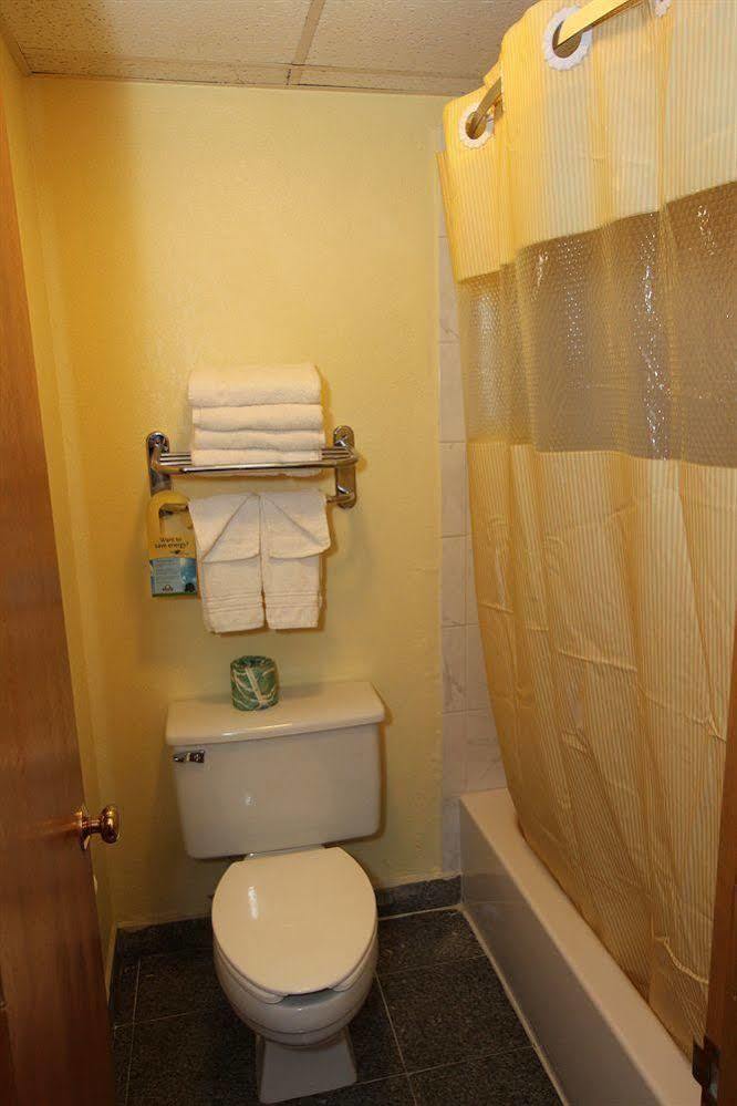 Hotel Days By Wyndham Kansas International Airport