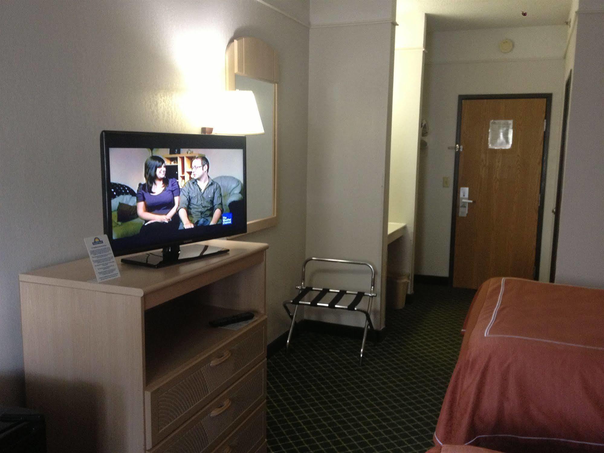 Hotel Days By Wyndham Kansas International Airport Kansas City